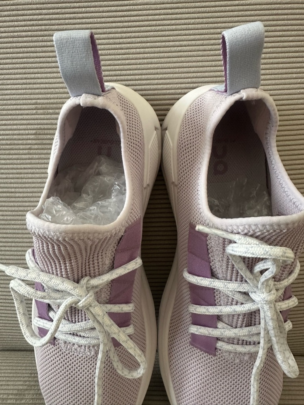 On Running Women’s On Cloudeasy sneakers in the Orchid/Lavendula size 9.5 - Picture 9 of 10